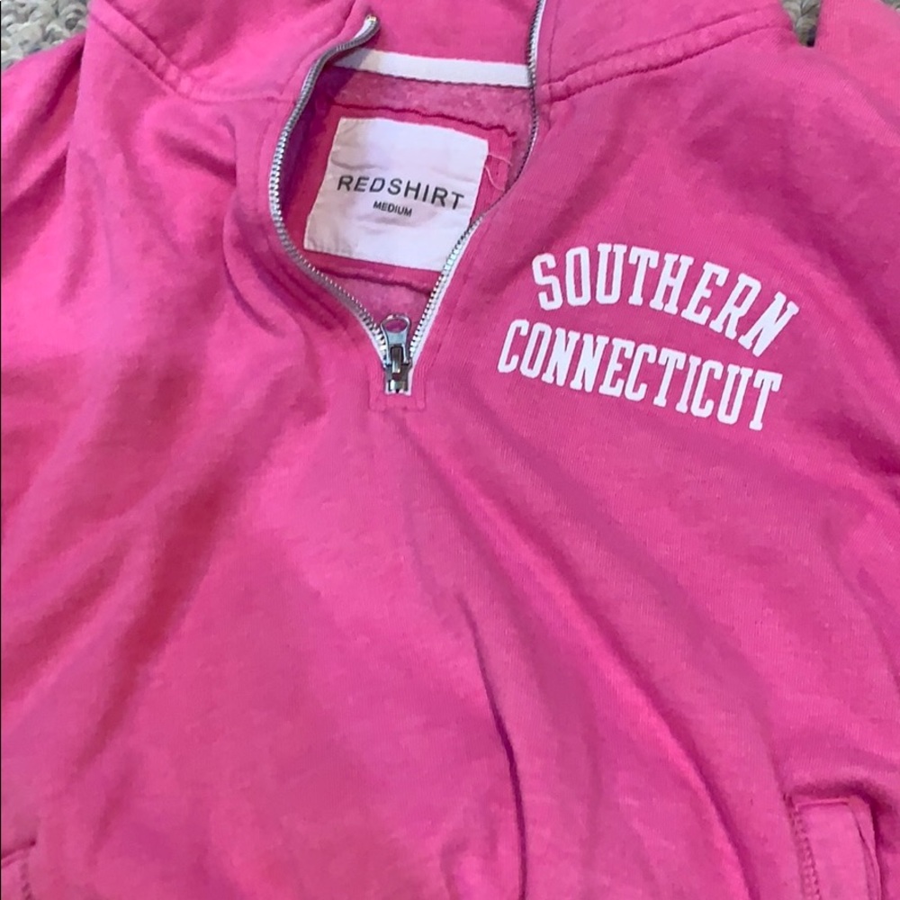CROPPED M SOUTHERN CONNECTICUT SWEATSHIRT